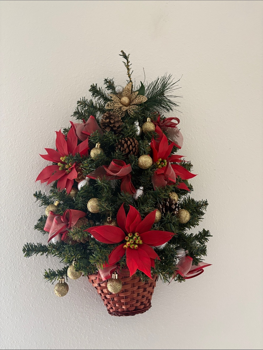 Holiday 1/2 wall hanging tree -
Unbranded